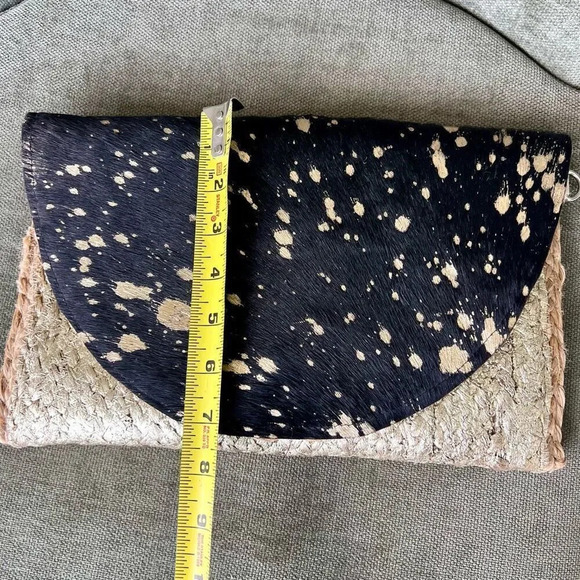 Fabulous MJ New York Tan & Black Gold Strap Fold-Over Straw Crossbody Bag animal - Picture 9 of 9